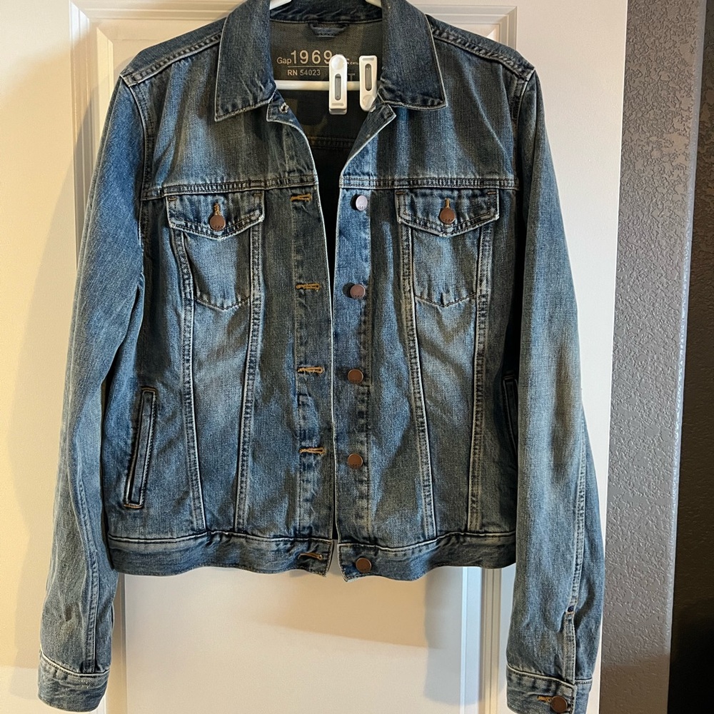 Women’s Gap jean jacket size Large Tall never worn